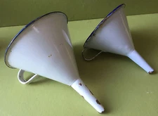 KITCHEN UTENSIL SET OF 2 ENAMELLED FUNNELS