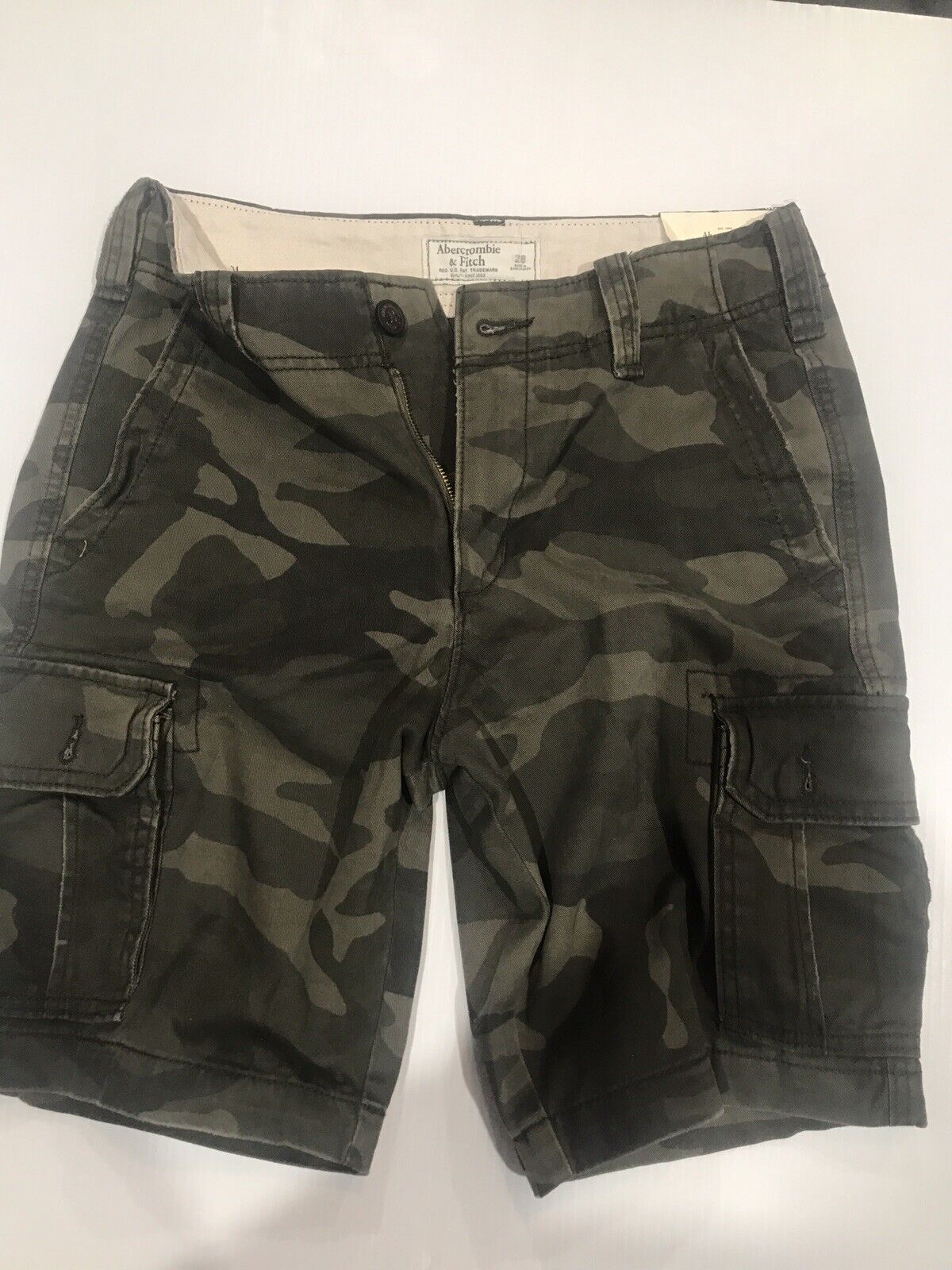 Abercrombie & Fitch Camo Cargo Shorts Men’s 30 Inseam 10