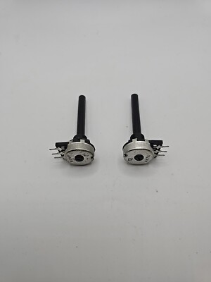 2x NOS Vintage Potentiometer Poti RADIOHM 4K7 A 6mm Achse (Kl15-14)