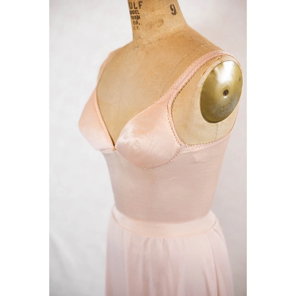 Vestido sin Mangas Olga Sin Costuras Vintage Años 70 Body, Lencería 34A Estilo 395, Rubor Desnudo Foto 4 de 4