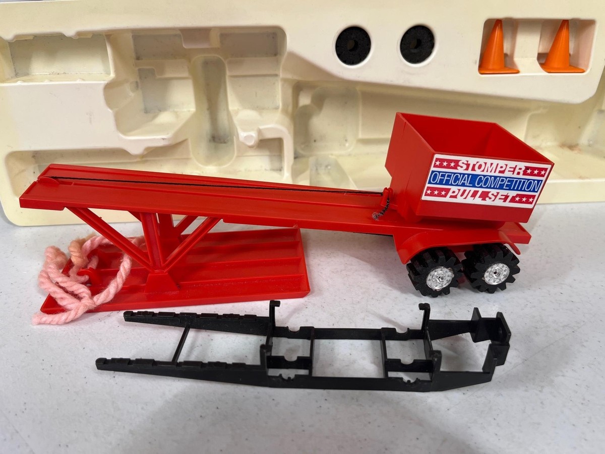 Stomper 4x4s Official Competition Pull Set #802 W/Box 1982 Schaper
