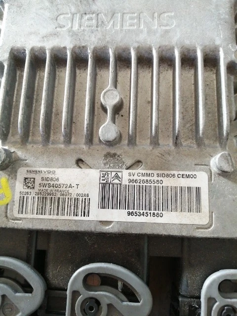 5WS40572A-T SID806 9662685580 9653451880 CENTRALINA MOTORE PEUGEOT 1007 1.4 HDI - Immagine 2 di 3
