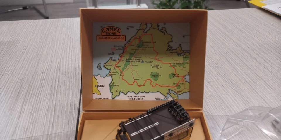 1:43 LAND ROVER DEFENDER 110 CAMEL TROPHY support unit Sabah-Malysia 1993 - Immagine 4 di 4