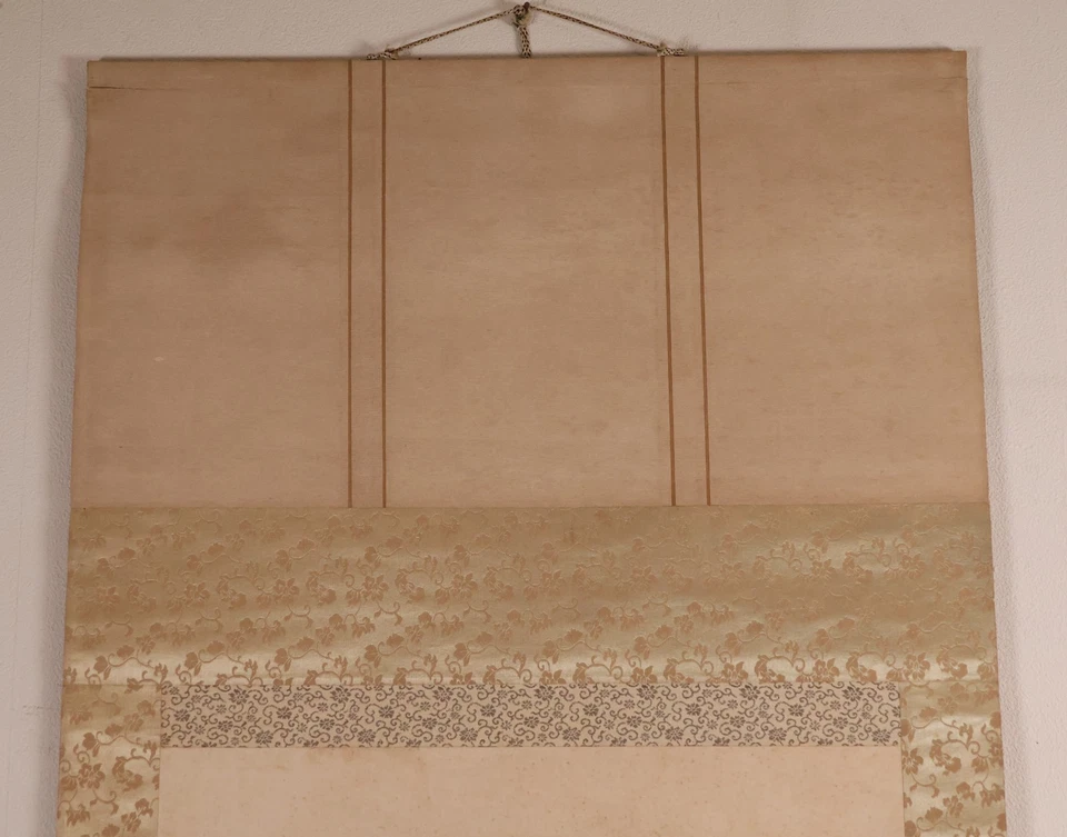 Pergamino colgante japonés pintado a mano 'Paisaje de pino de montaña azul' KAKEJIKU Foto 3 de 4