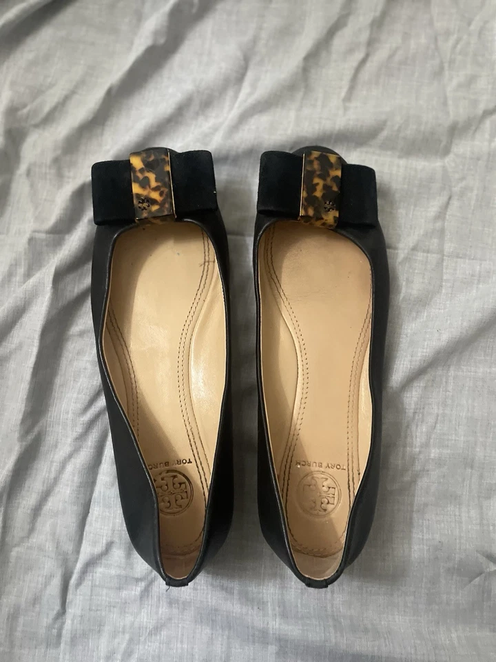 Pisos de ballet Viral Tory Burch Nappa Chase con detalle de tortuga arco cuero 6,5 Foto 2 de 4