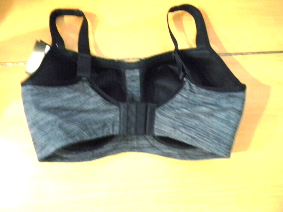 Sutiã esportivo Le Mystere 920 alto impacto com aro 32DDD/F carvão urze conversão - Imagem 4 de 4