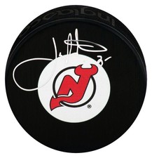 Joe Nieuwendyk Signed New Jersey Devils Medium Logo Hockey Puck - (SCHWARTZ COA)