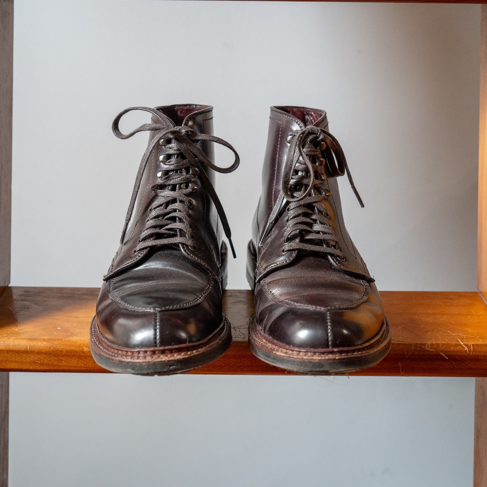 Alden D9925HC Color 8 Shell Cordovan V-Tip Boot