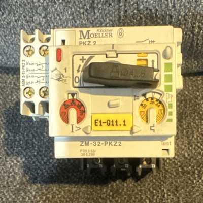 Moeller PKZ2 IEC Contactor 3-Pole 32A Panel Mount 400V AC Test Button