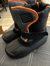 Snow Boots Youth Size 2 Black/orange