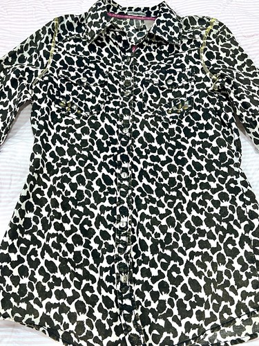 BKE Buckle Eased Fit Shirt Womens Small Animal Print Snap Button Up Lightweight - Picture 3 of 15