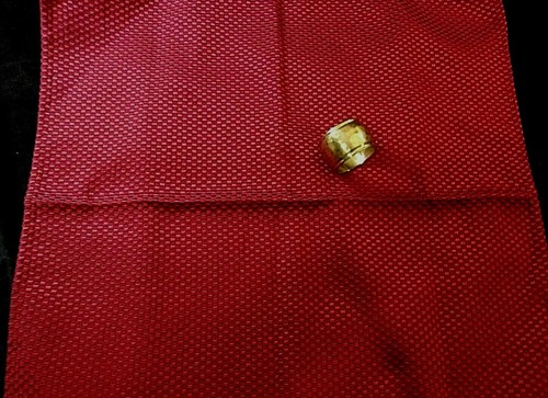 WATERFORD TABLE LINENS - 6 PC SET BURGUNDY NAPKINS w/HAMMERED BRASS NAPKIN RINGS - Picture 6 of 9