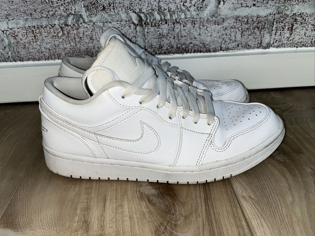 Nike Air Jordan 1 Triple Low Athletic Shoes Sneaker White Nike Air Jordan 1 Triple Low Athletic Shoes Sneaker White