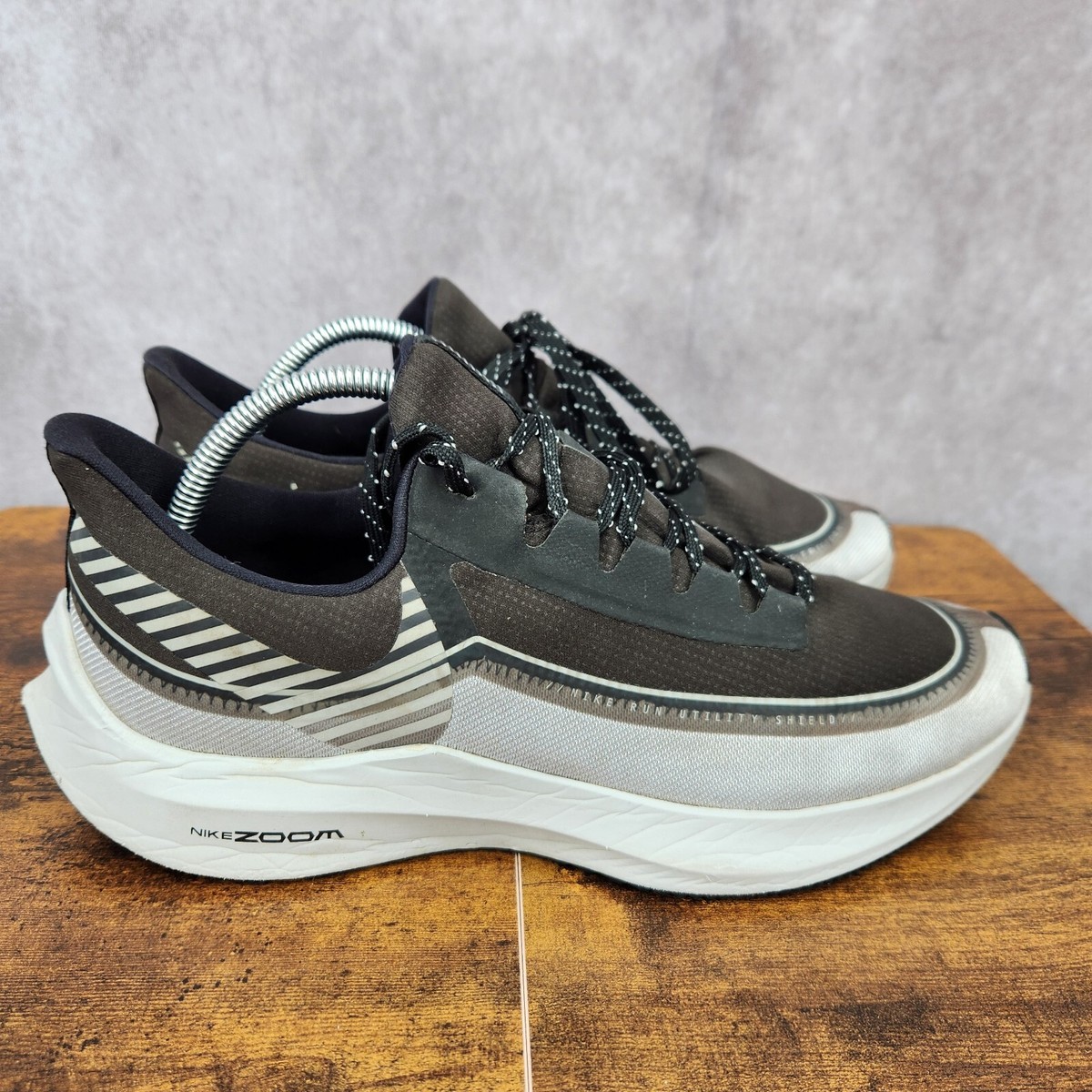 Nike Zoom Winflo Shield Running Shoes Mens 10 Black Gray