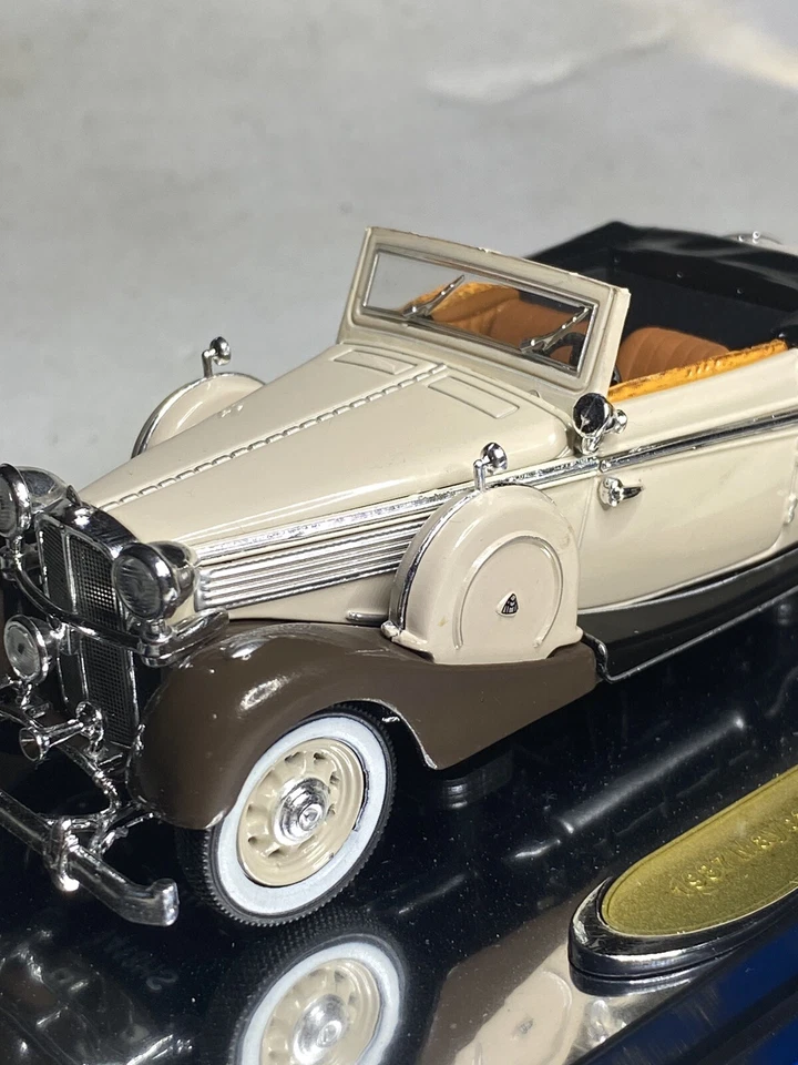 1:43 - Signature Models - 1937 Maybach SW38 2 Doors Spohn  Beige Brown & Case - Image 4 of 4
