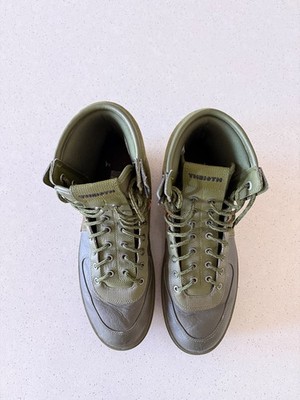 Nike Xarr Size US12 Men's Sneakers Olive Green Limited Edition Lightweight Used