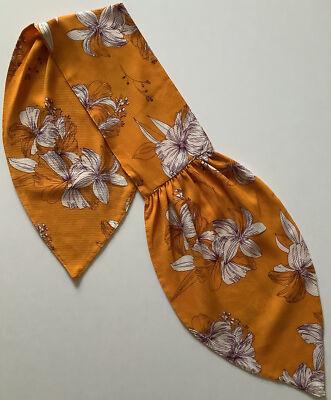 {} Ein orangefarbener doppellagiger Damenschal mit Blumenmuster Schleifenform Vintage