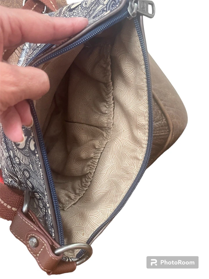 Bandolera básica SAKROOTS Desert Spirit en azul floral triple cremallera Foto 3 de 4