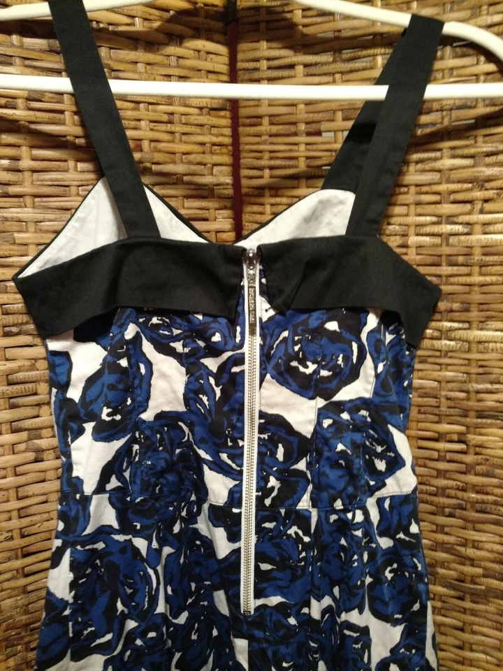 Blue & White floral summer dress with Black accents by Richard Chai size 3 - Image 4 of 4