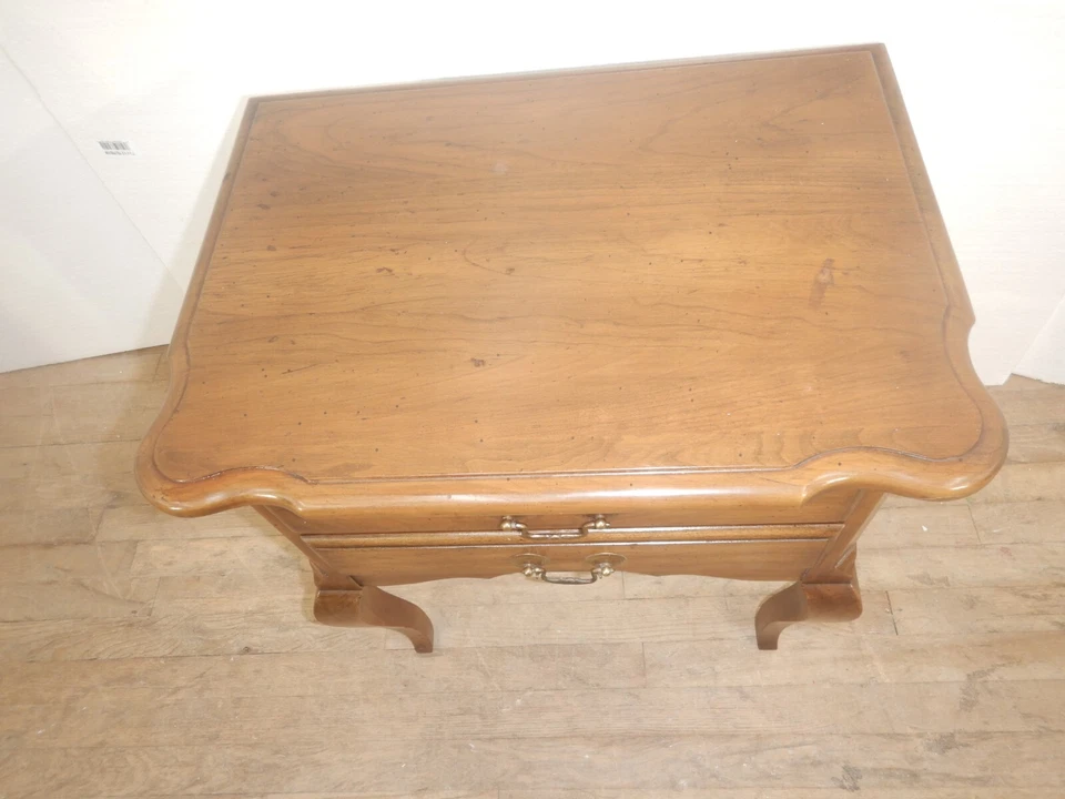 Mesita de noche Pennsylvania House cerezo macizo mesa auxiliar madera de cerezo estilo Queen Anne Foto 3 de 4