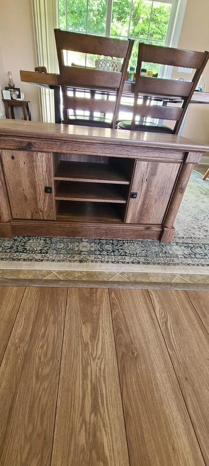 Soporte TV Sauder 55 pulgadas. Estantes ajustables, 2 puertas con estantes ajustables Foto 2 de 2