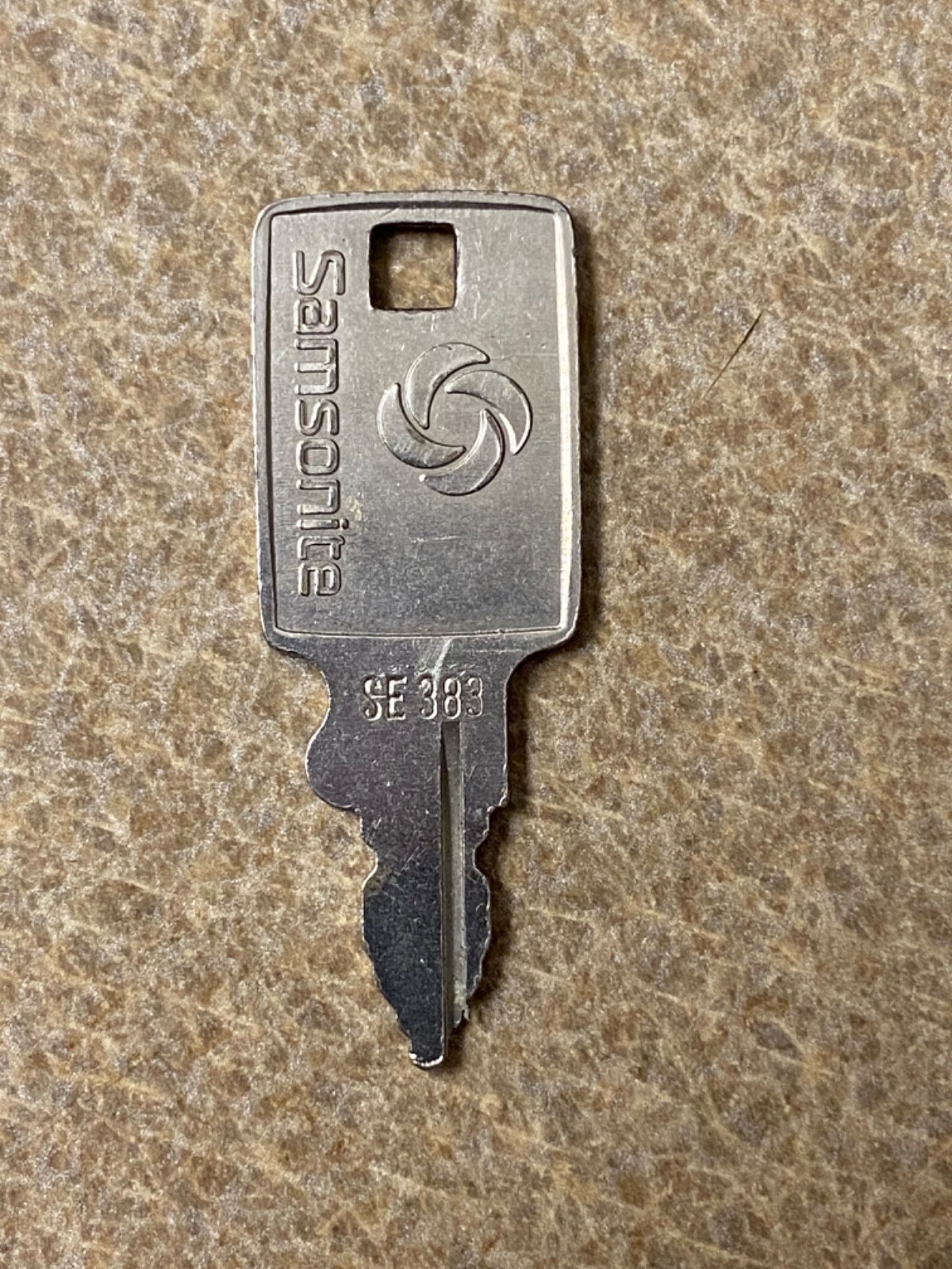Vintage Samsonite SE383 Luggage Key Replacement - 1980's (Price Club luggage)