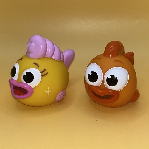 Baby Shark's Big Show! Goldie and William 2-Inch Bath Squirter Bath Toys