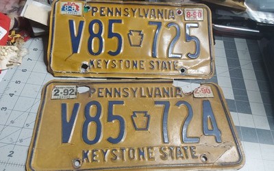1992 Pennsylvania License Plate V85 724 DAMAGED MATCHING PAIR