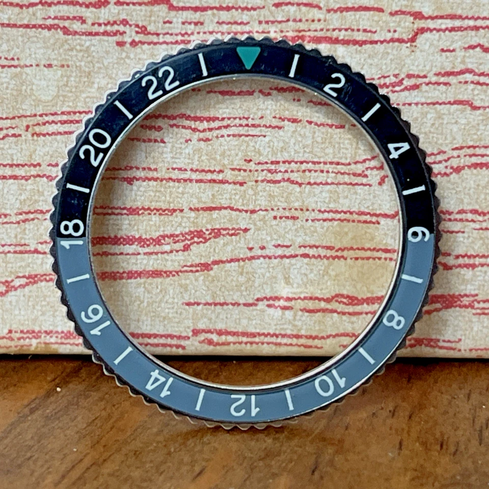 Inserto de bisel ZODIAC Aerospace GMT negro/gris 24 horas (28,2 mm int. / 36,3 mm ext.) Foto 2 de 4