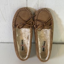 Minnetonka Shoes Womens Size 6 M Tan Moccasin Slippers Faux Fur Lined 4032
