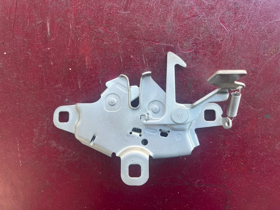 Pestillo capó Toyota Cressida 1981-1982 fabricante de equipos originales muy limpio Foto 2 de 2