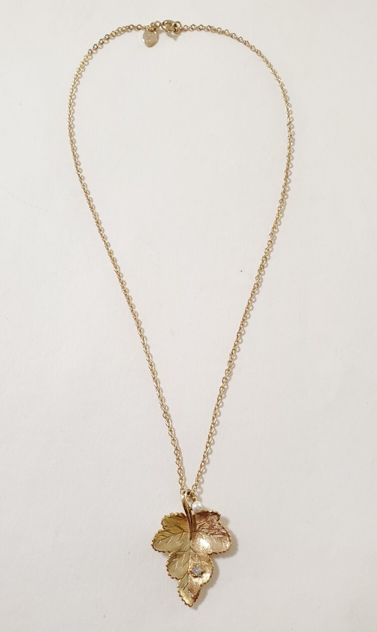 "Vintage AVON 1978 Goldtone \"Radiant Leaf\" with Sparkling Rhinestone Necklace 15\""