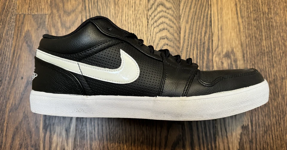 Nike - Talla 10 - Air Jordan 1 V.2 Bajo Negro Blanco (584794-010) Foto 2 de 4