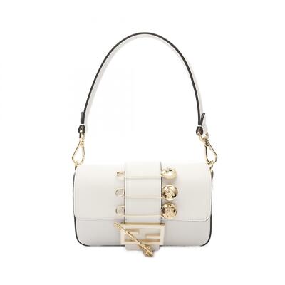 はいやー FENDI ブローチ ホワイト はいやー様専用 FENDI ブローチ ホワイト