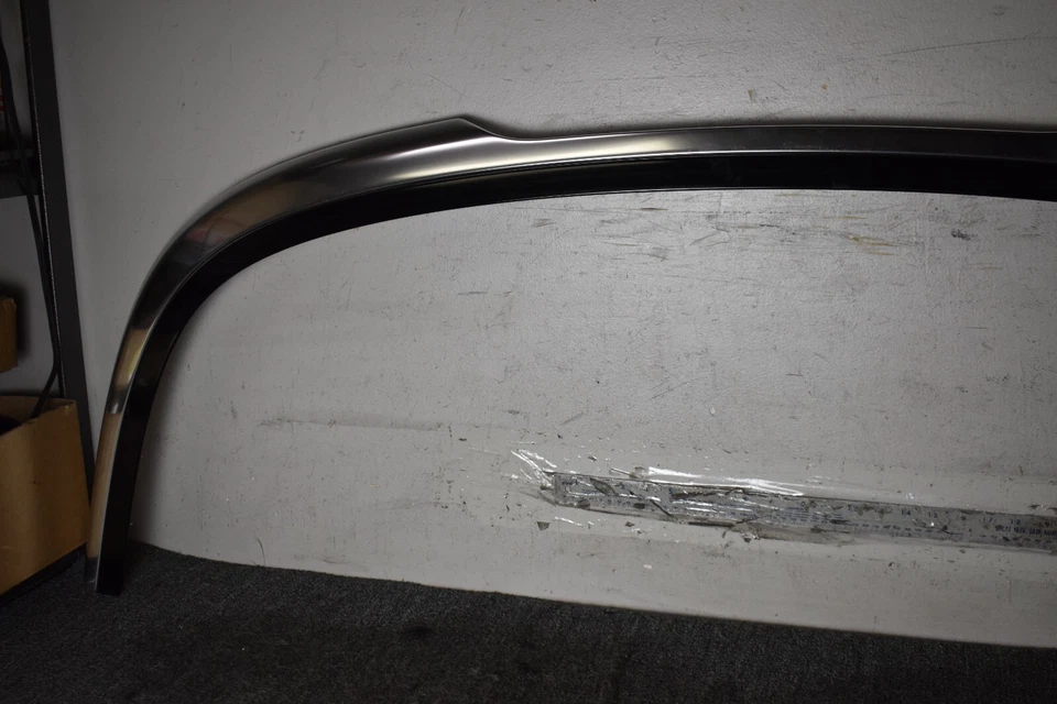 MERCEDES BENZ S 63 AMG 4MATIC ACABAMENTO MOLDAGEM FABRICANTE DE EQUIPAMENTO ORIGINAL 2018-2021  - Imagem 2 de 4