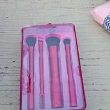 Real Techniques 5-Piece Makeup Brush Set Kit w/ Pink Travel Case