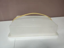 Vtg Tupperware Cupcake Cake Holder Carrier With Yellow Handle White Container