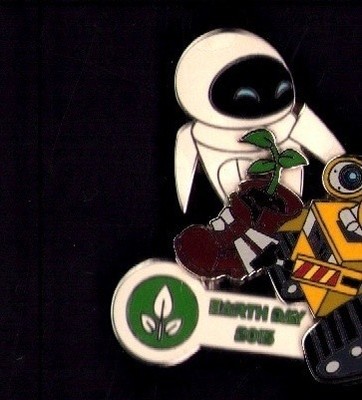 Disney WallE and Eve Earth Day 2015 Pin LE 2000 Free Ship Pin