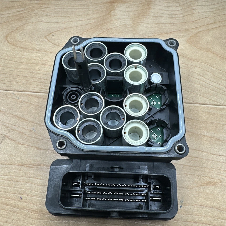 Dodge Durango 2012 módulo de control ABS de freno antibloqueo p68164629AA 68164629AA OEM Foto 3 de 4