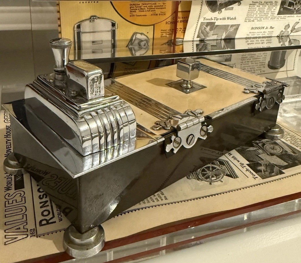 Rare Ronson USA 1935 Art Deco Brown Lacquered Desk Box With Touch Tip Striker