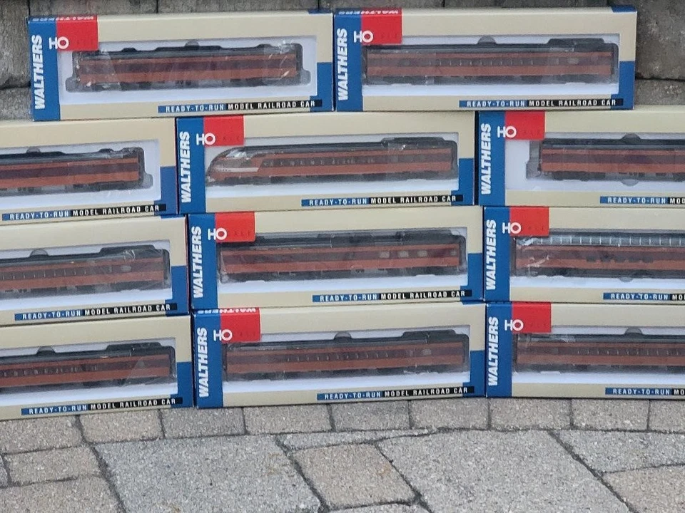 11 HO WALTERS 1955 MILWAUKEE ROAD HIAWATHA CARS W/ SUPERDOME & SKY TOP - Image 2 of 4