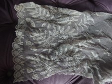 antyczny haftowany fragment koronki wykończenie