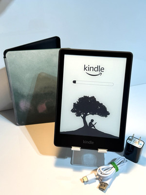Amazon Kindle Paperwhite 11th Gen Excellent 8gb 6.8'', Case & Charger Bundle