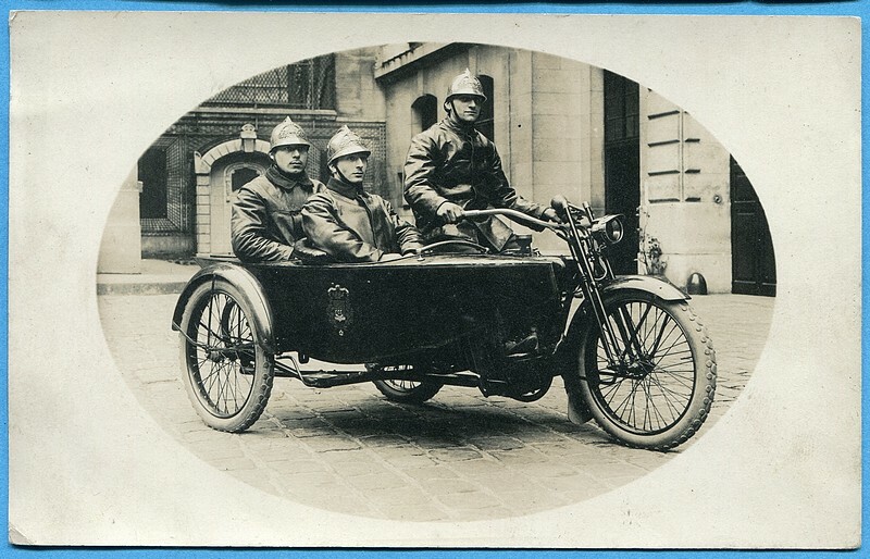 SIDE CAR POMPIER deux personnages dimens 10x6 cm EUR 14,00 - FR