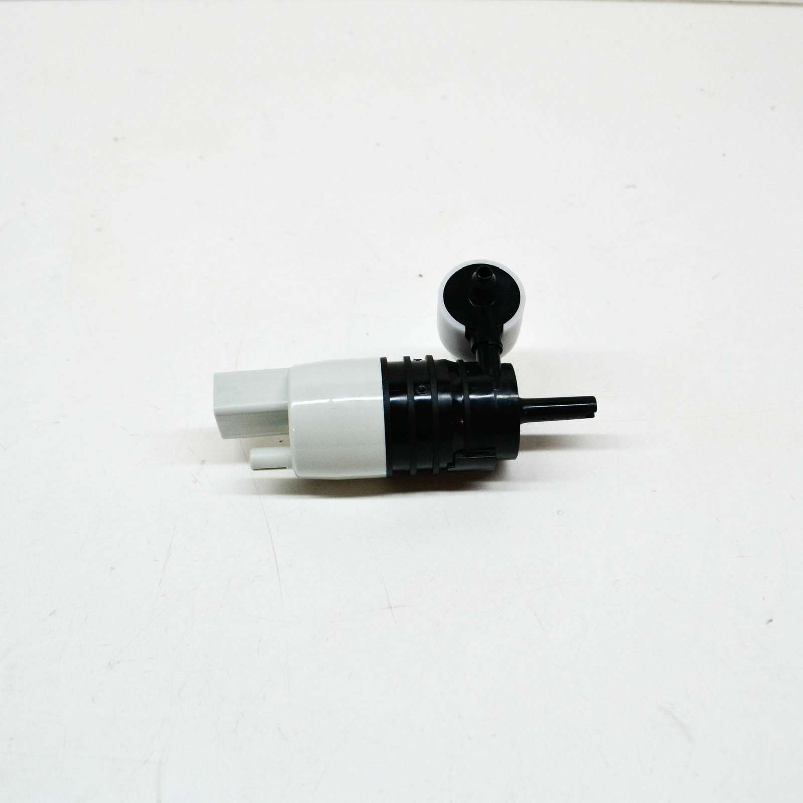 NEW MB C T-MODEL S205 WINDSHIELD WASHER PUMP MOTOR A2058660000 