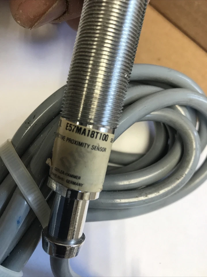Cutler Hammer E57MA18T100 Proximity Sensor Eaton/Cutler Hammer VDC - Image 3 of 3