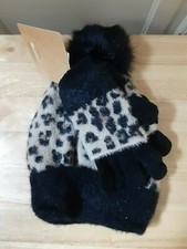 Love At First Sight Girls Hat  Gloves One Size  NEW WITH TAGS