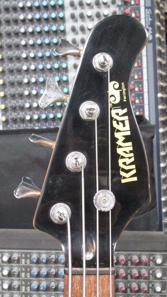 Bajo eléctrico acústico de 4 cuerdas Kramer Ferrington con estuche rígido original Foto 2 de 4