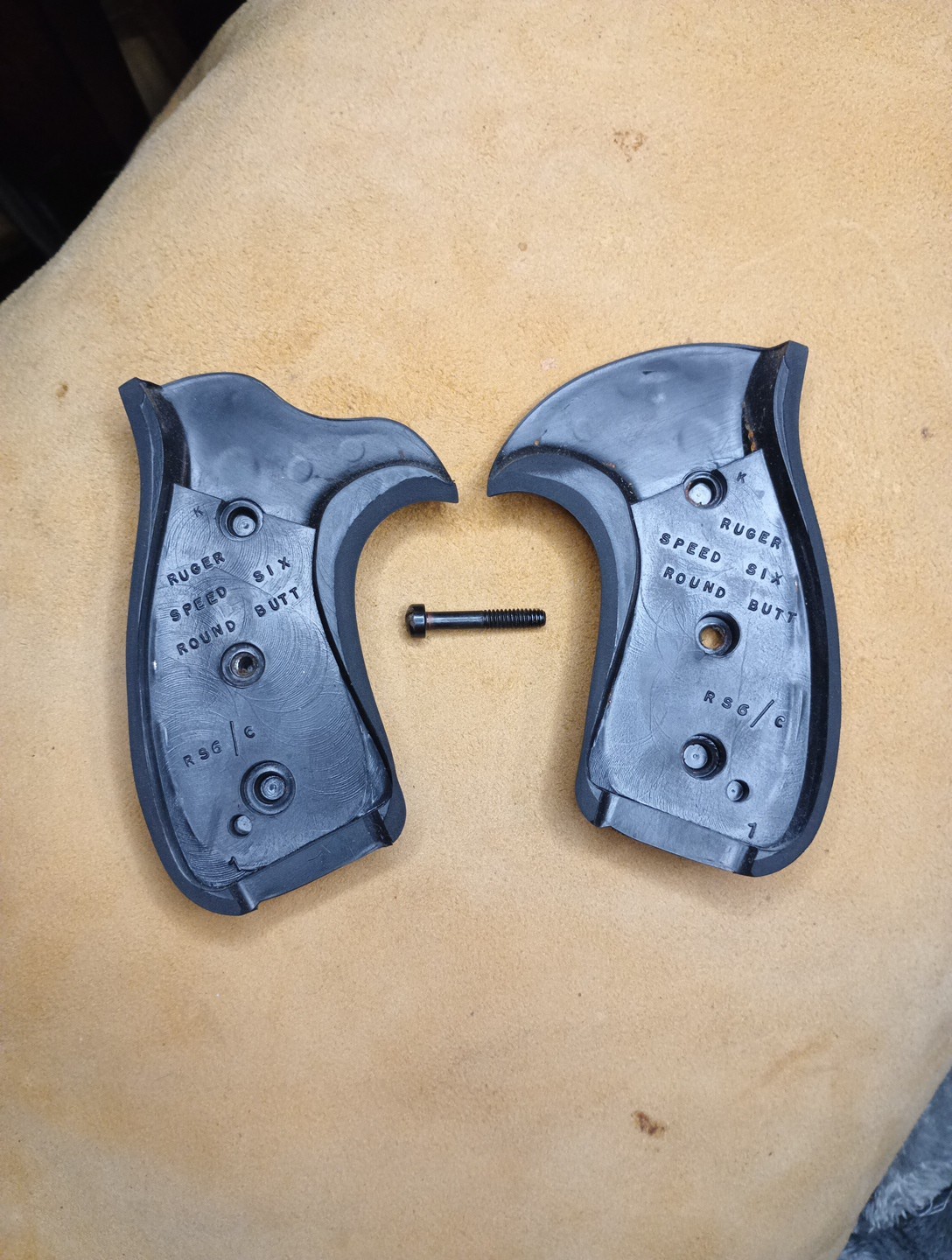 Pachmayr Compact Combat RUGER SPEED SIX grips RSS/C Ruger Logo