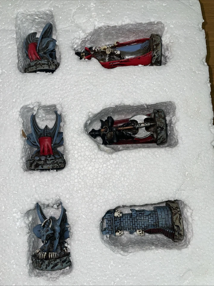 2003 Adams Apple Good Vs Evil Chess Pieces 32pc Set - Image 3 of 4